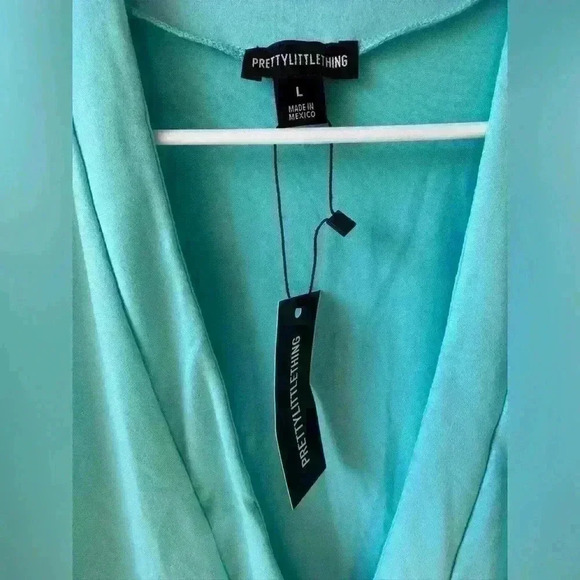 PrettyLittleThings Women’s Blue Plunge Soft Feel Bodysuit Size L - Picture 4 of 6